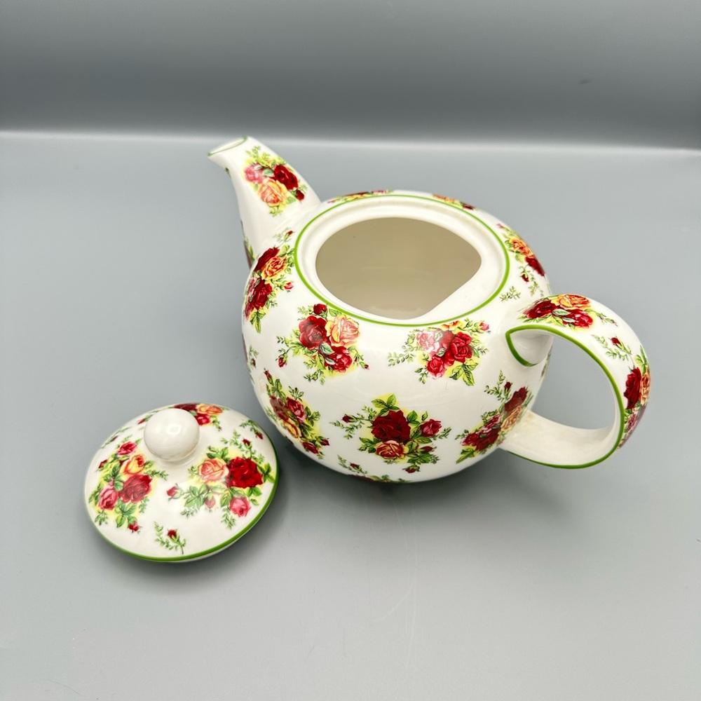 Royal Albert OLD COUNTRY ROSES White Afternoon Tea Teapot SIGNED Michael Doulton - Picture 6 of 8